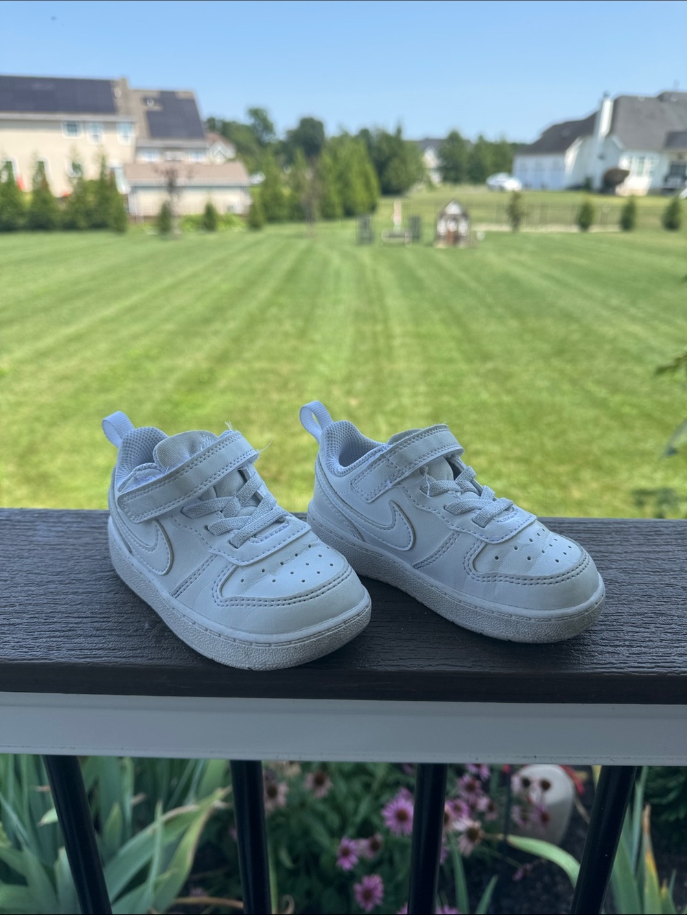 Nike Kids White Low-Top Velcro Sneakers